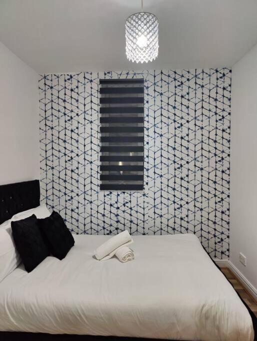 1 Bedroom Flat Apartment *